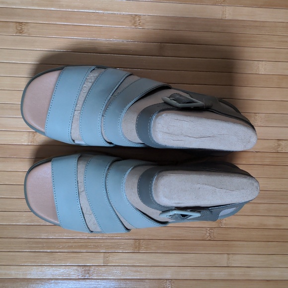 Sorel Joanie III Ankle Strap Sandals, Safari Green Color, NEW, Womens Size 7.5 - Picture 2 of 4